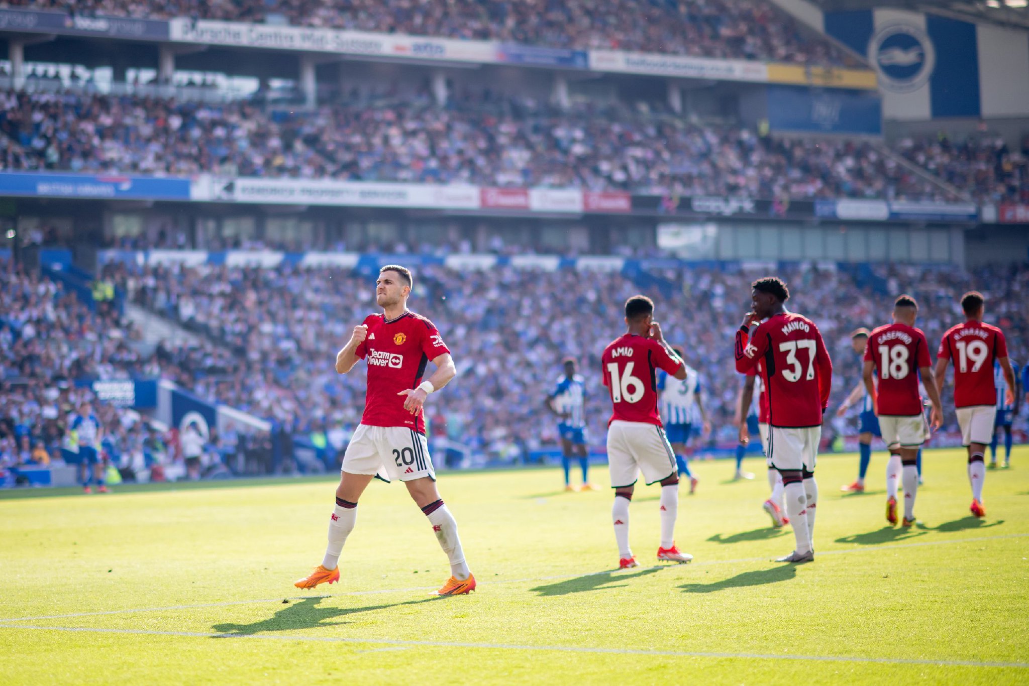 育俱乐部和 育俱乐部和